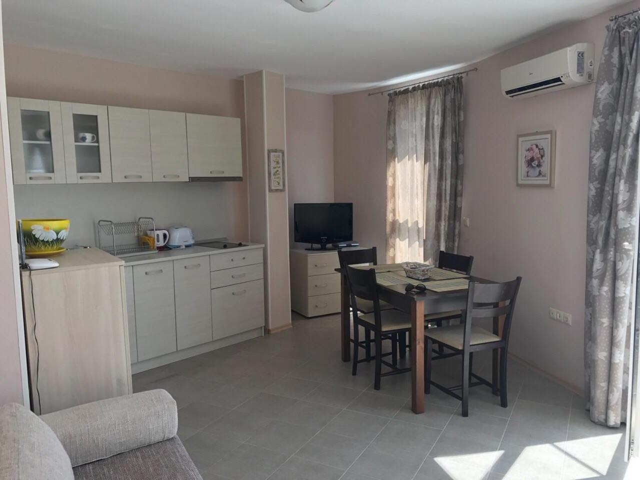 59 Kraybrezhna Apartment Pomorie Extérieur photo